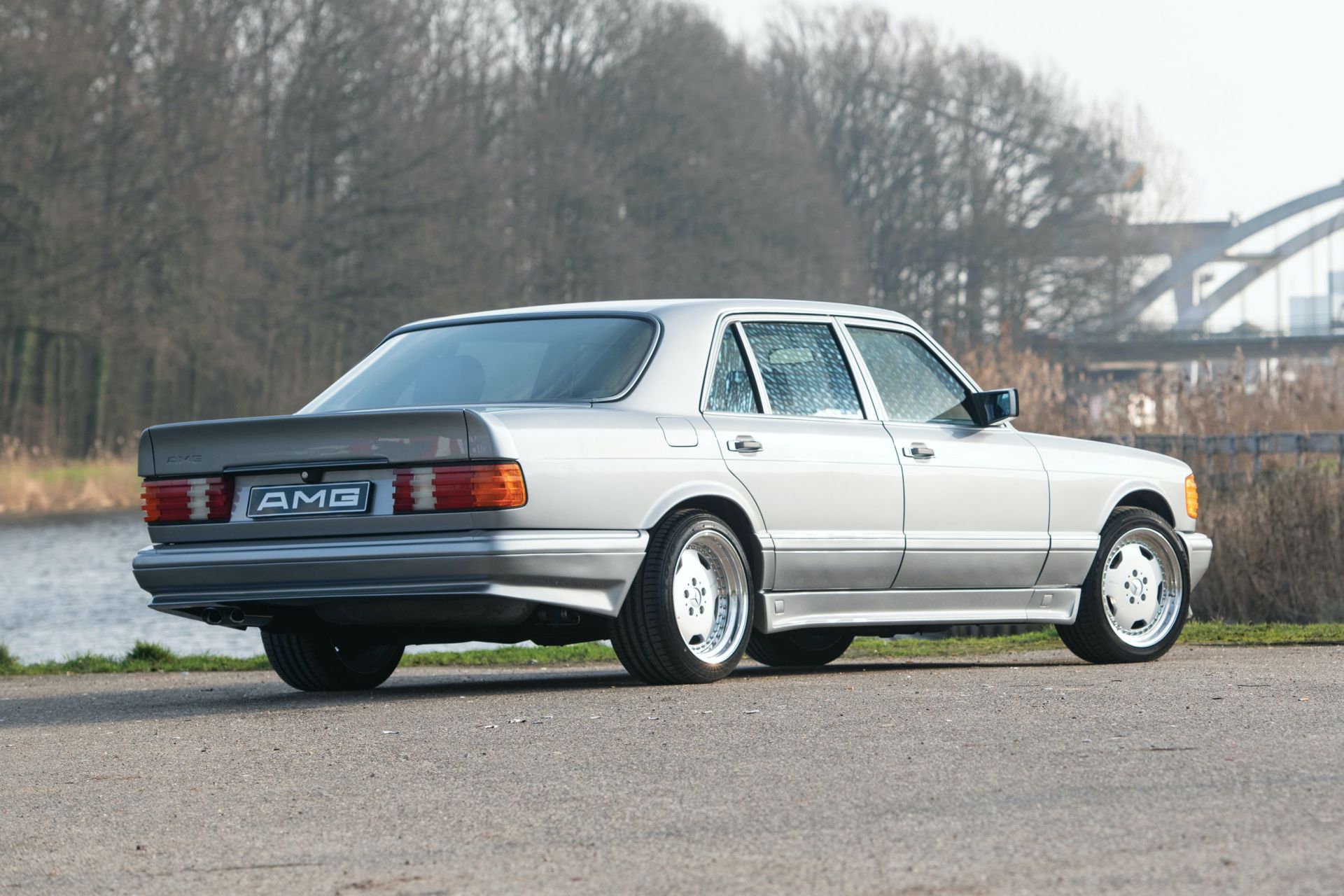 Mercedes-Benz 560 SEL AMG vai a leilão | Auto Drive