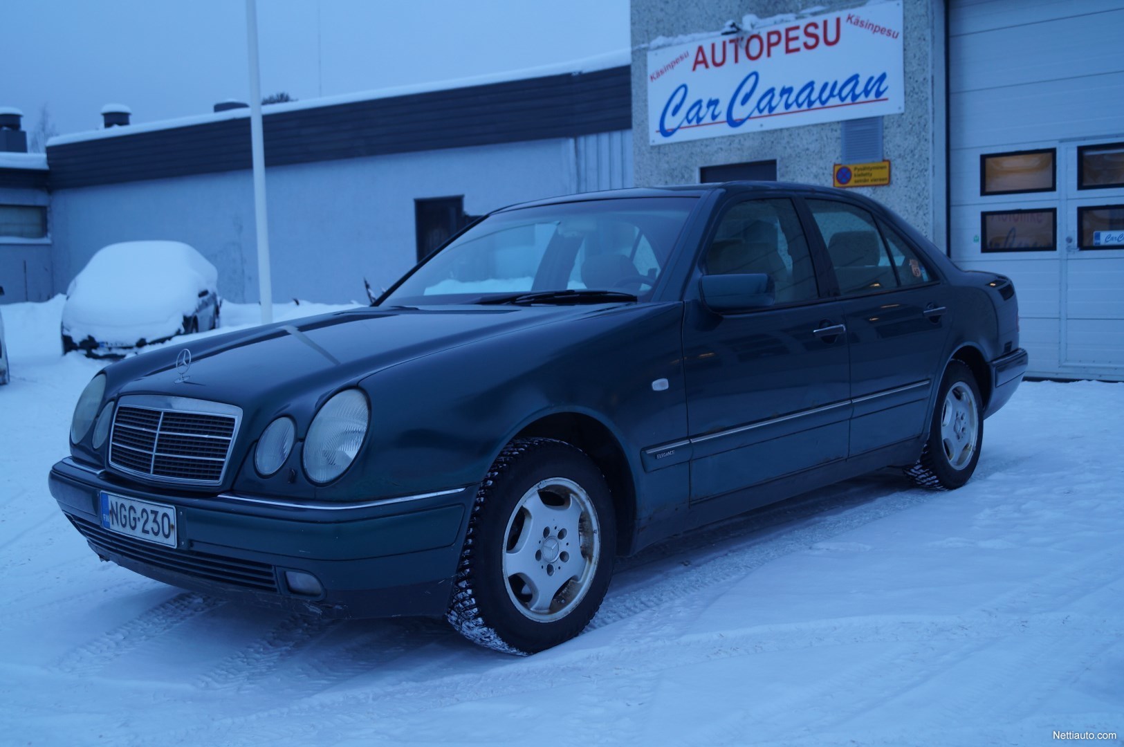 Mercedes-Benz E 230 4d Perus Kuntoinen Bensa Mese, Vaihto/ Rahoitus