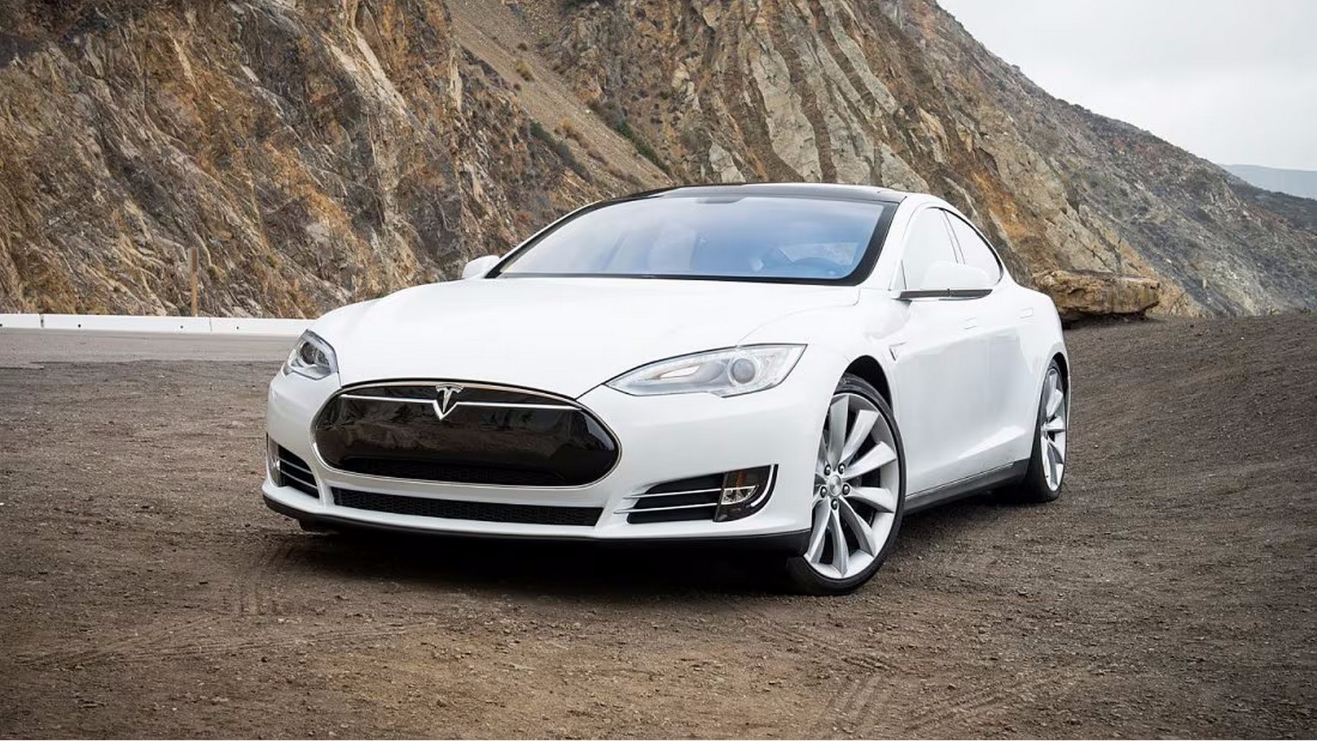 Tesla Replaces Defective MCU, Reduces Range in Model S, and Charges